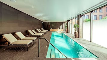Indendørs pool