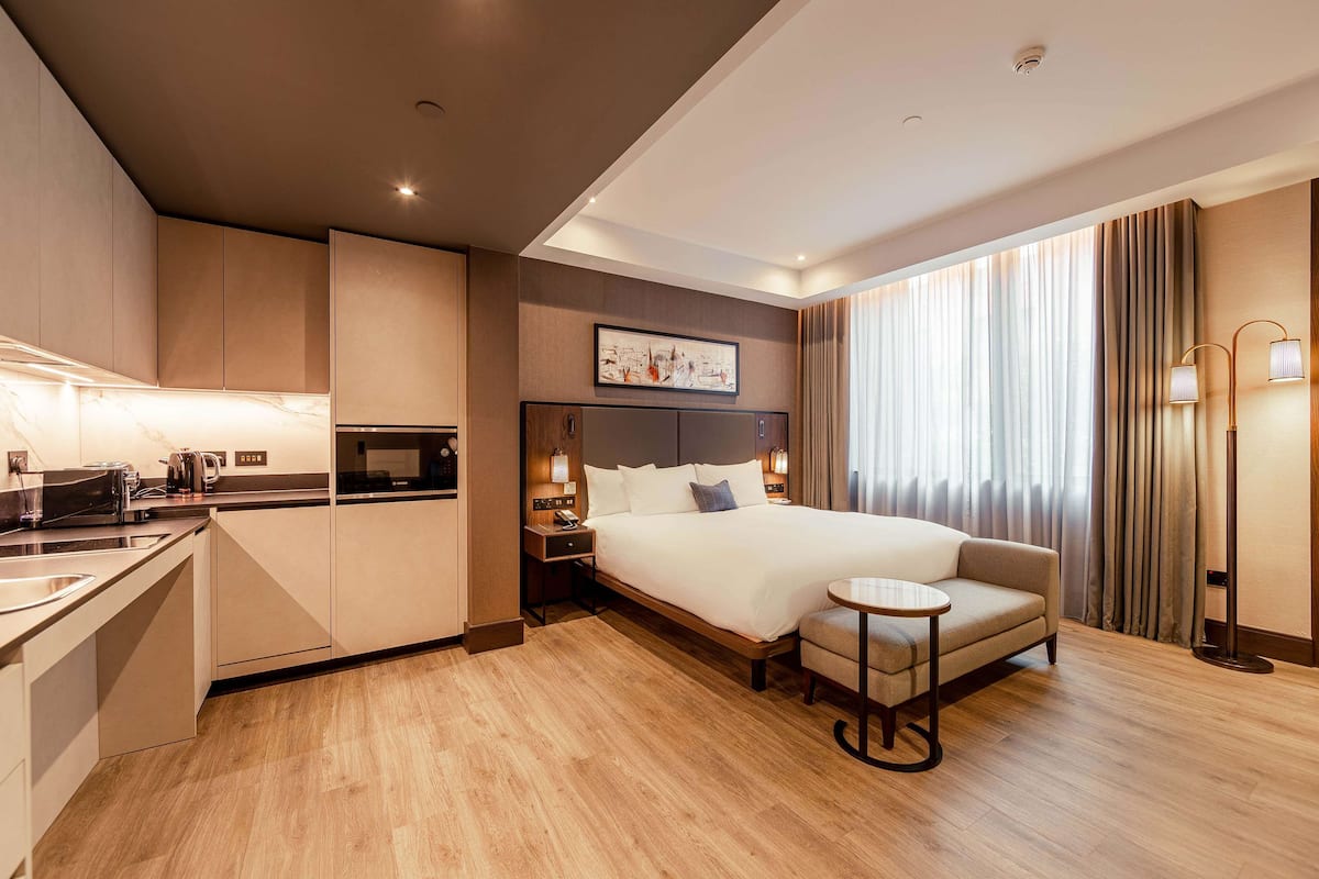 in-room safe, desk, laptop workspace, soundproofing