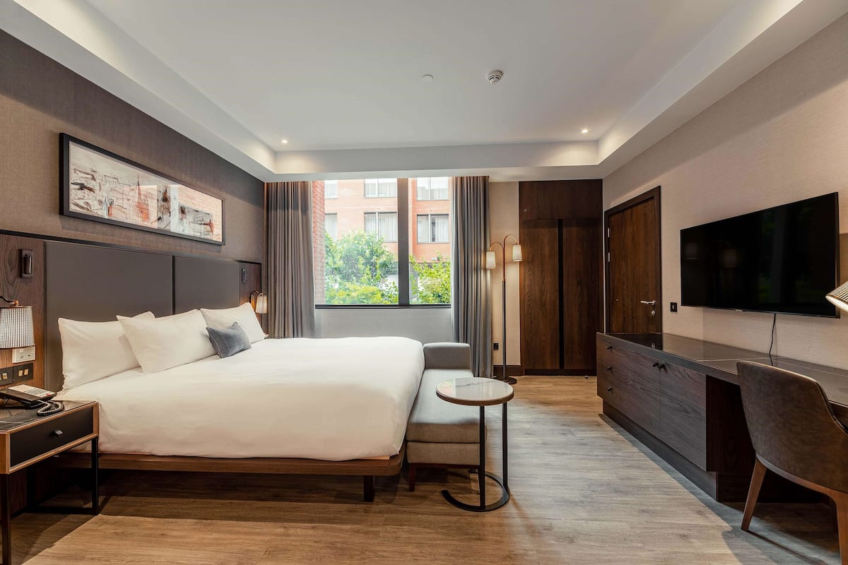 Room, Accessible (The Aston) | In-room safe, desk, laptop workspace, soundproofing