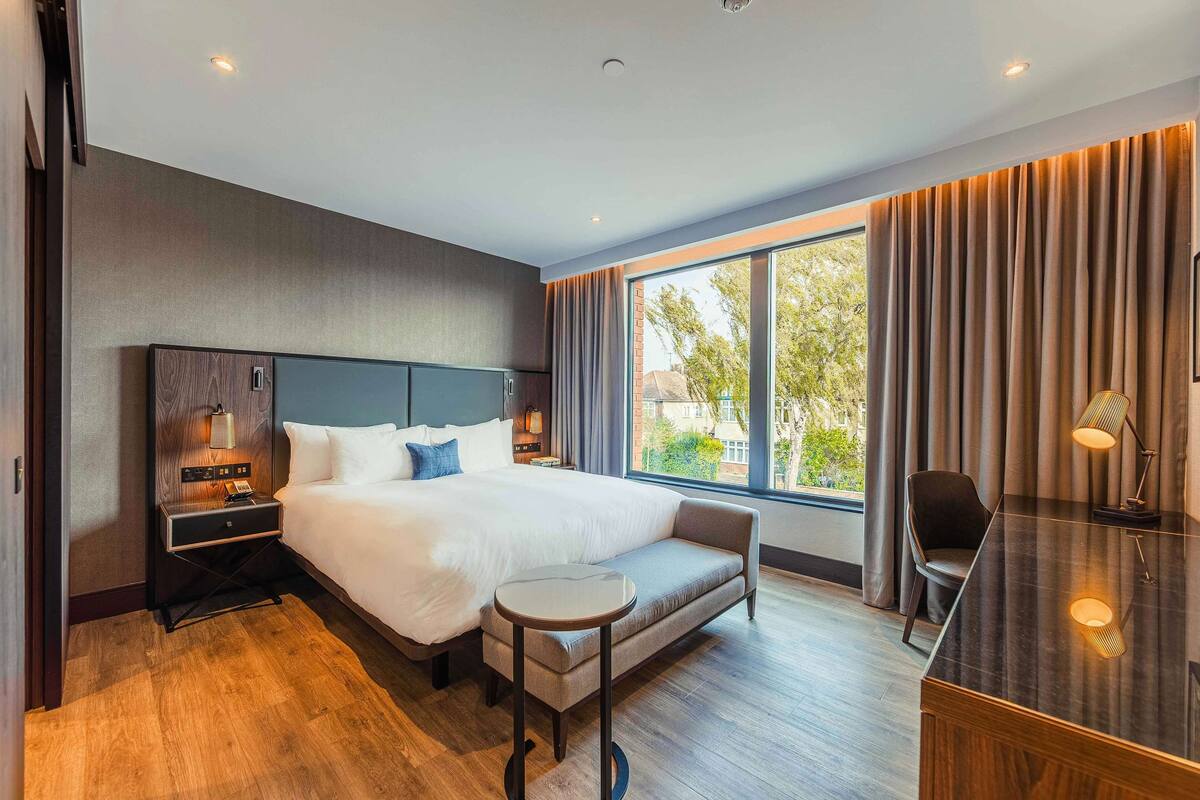 studio (the darwin) | in-room safe, desk, laptop workspace, soundproofing