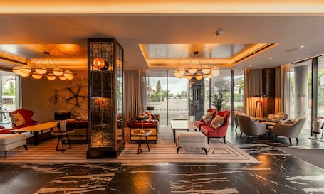 Lobby. The Fellows House Cambridge, Curio Collection by Hilton