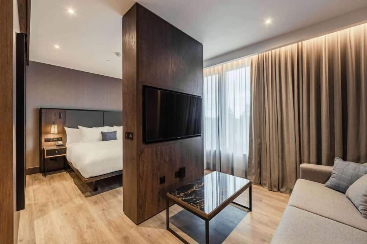 In-room safe, desk, laptop workspace, soundproofing