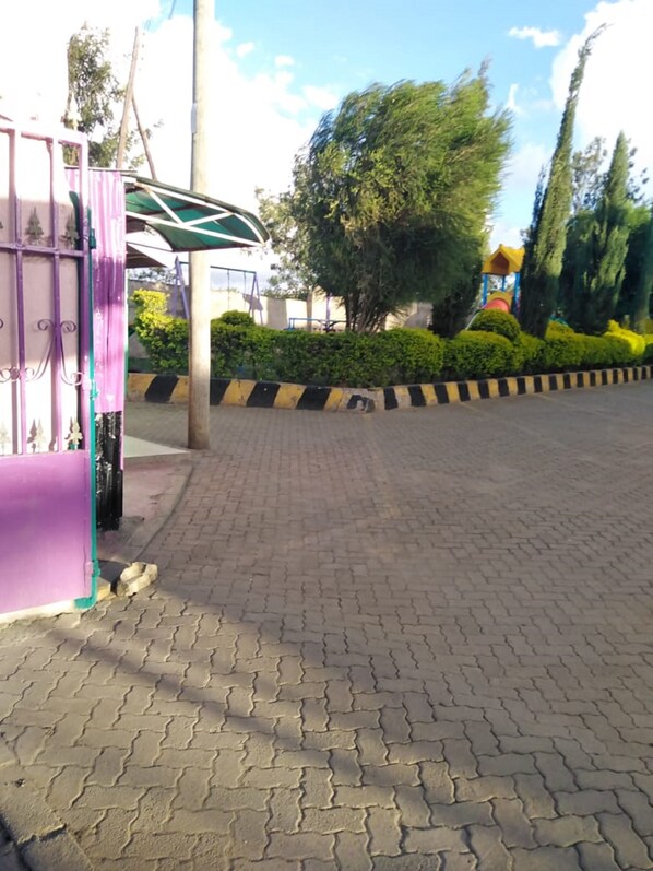 Free self parking - Kibz Hills Lounge (Kiserian)