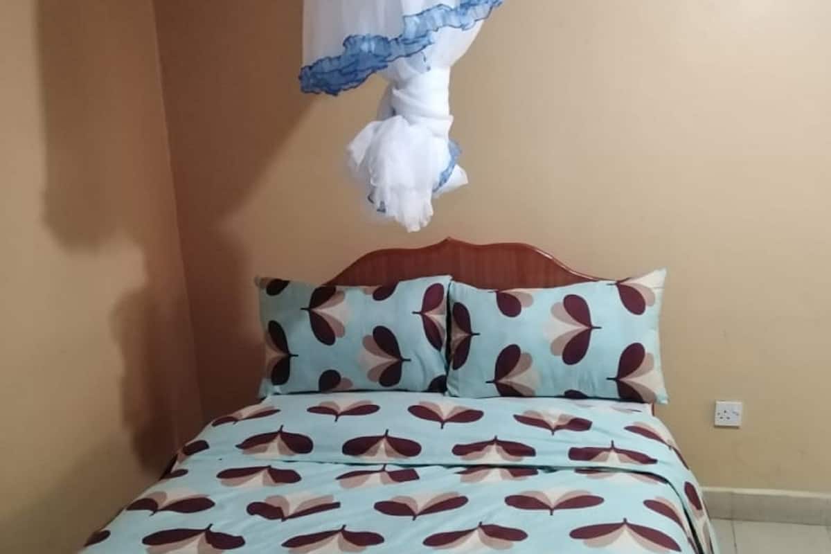 Double Room Single Use | Desk, free WiFi, bed sheets