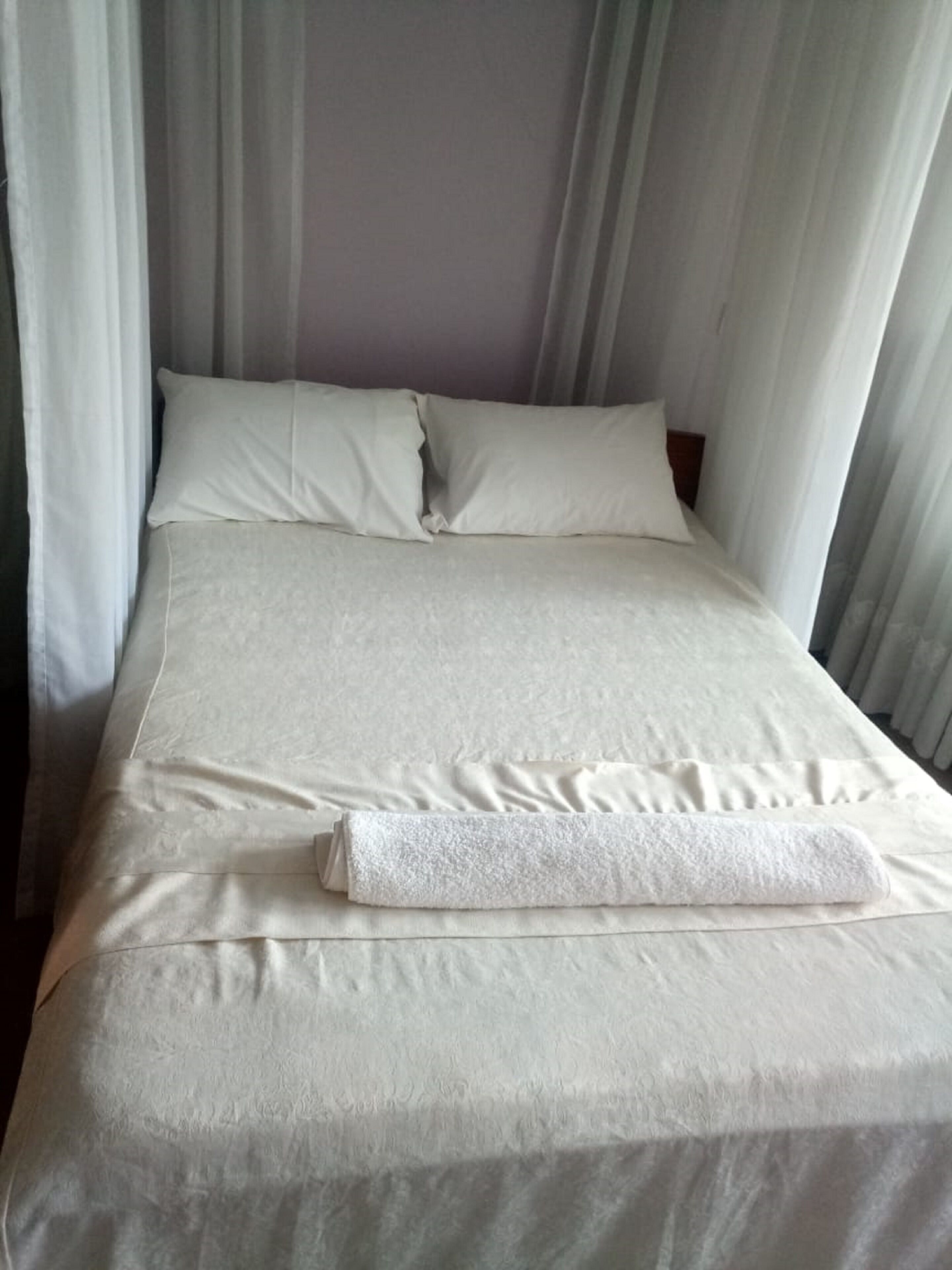 Bureau, Wi-Fi gratuit, draps fournis