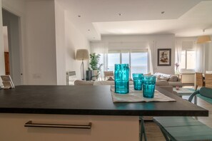 Interior - Stylish sea-view apartment with parking and Wi-Fi (Pineda de Mar)