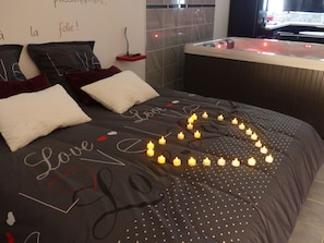 1 bedroom, free WiFi, bed sheets - Cozy apartment with private Jacuzzi for a romantic night (Auterive)