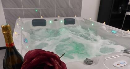 Cozy apartment with private Jacuzzi for a romantic night