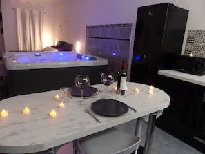 Interior - Cozy apartment with private Jacuzzi for a romantic night (Auterive)