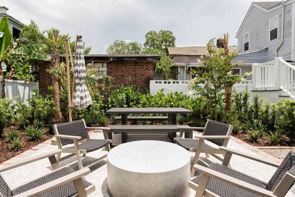 屋外ダイニングエリア