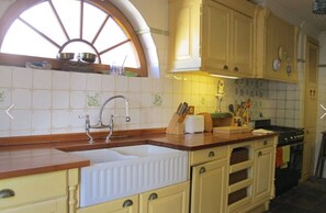 Fridge, microwave, oven, stovetop - Holiday villa in Colares, Sintra, Praia Grande (Colares)