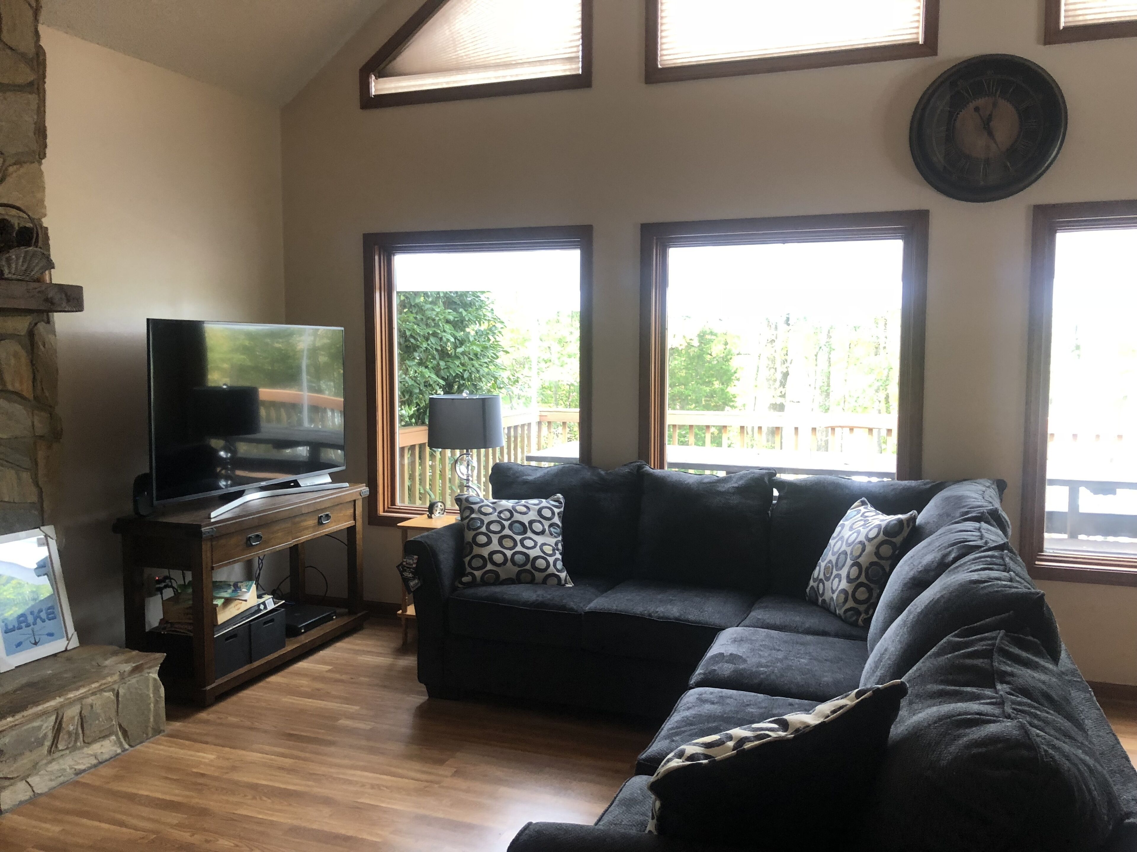 15  Minutes to Clemson 4 Bedroom waterfront House with Large Deck and Porch