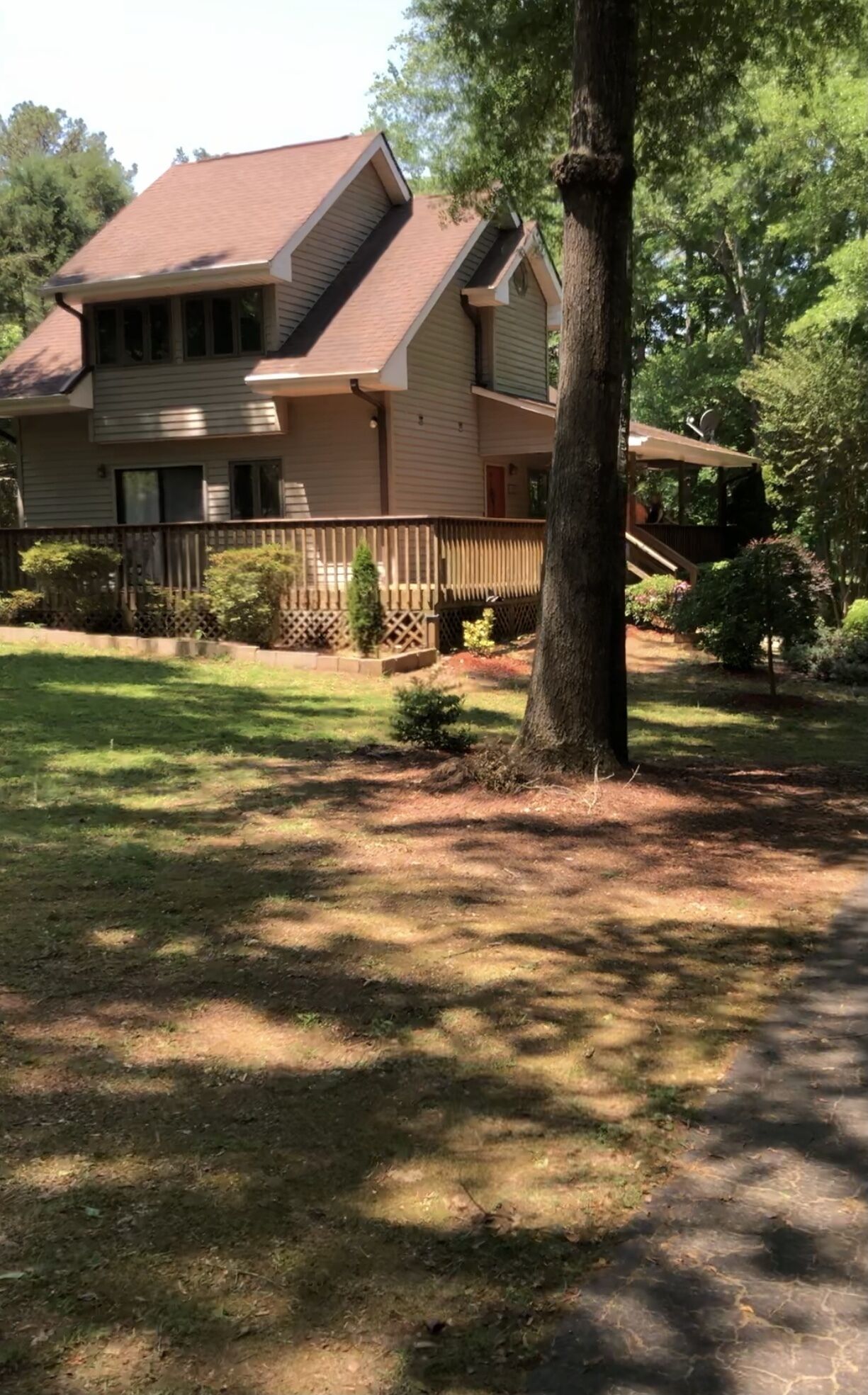 15  Minutes to Clemson 4 Bedroom waterfront House with Large Deck and Porch