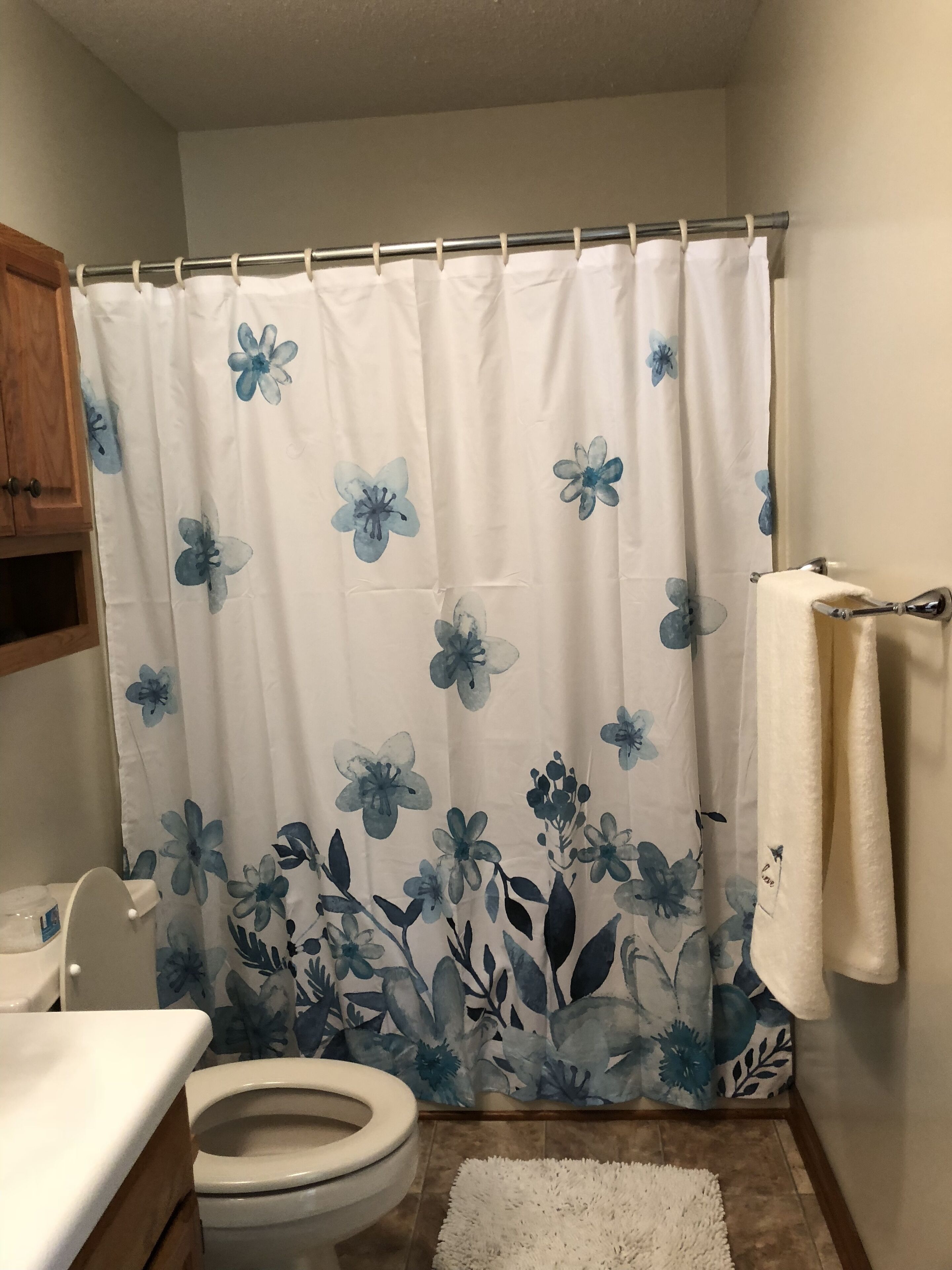 15  Minutes to Clemson 4 Bedroom waterfront House with Large Deck and Porch