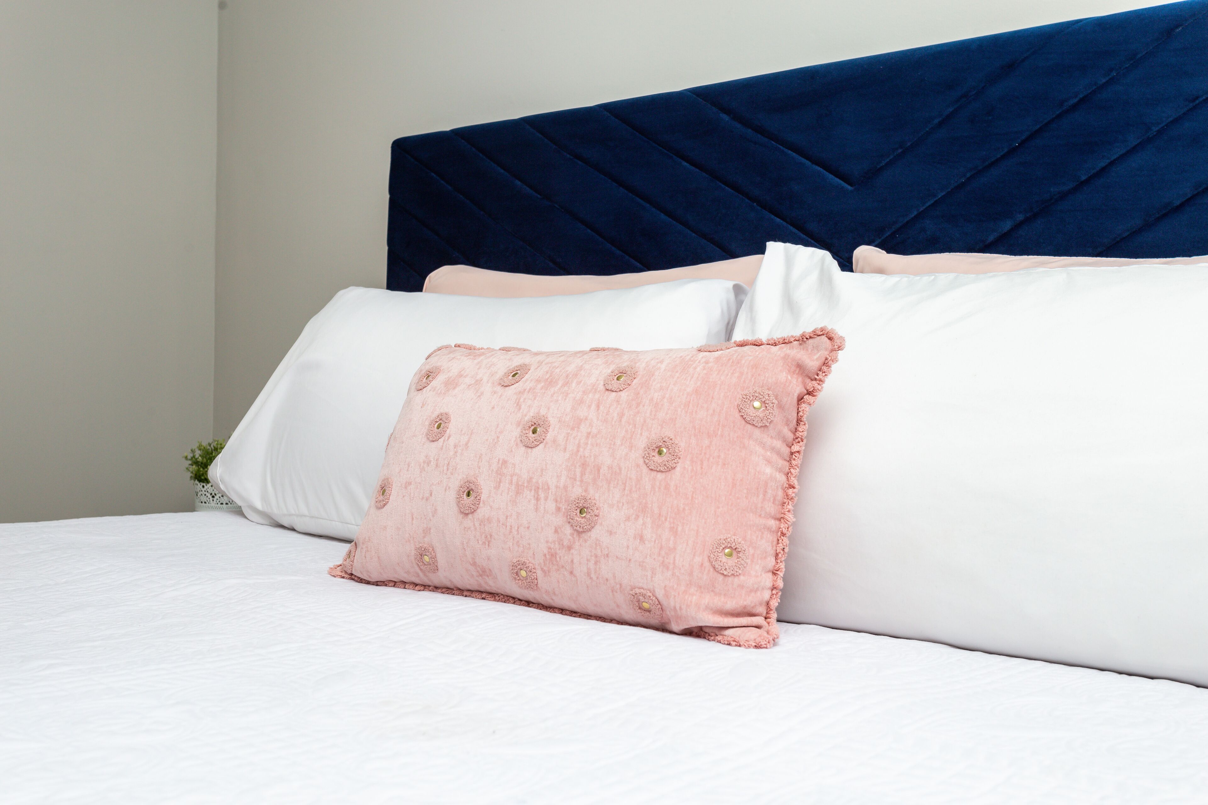 LAKE HOUSE! Walking distance to Lake Pocotopaug!