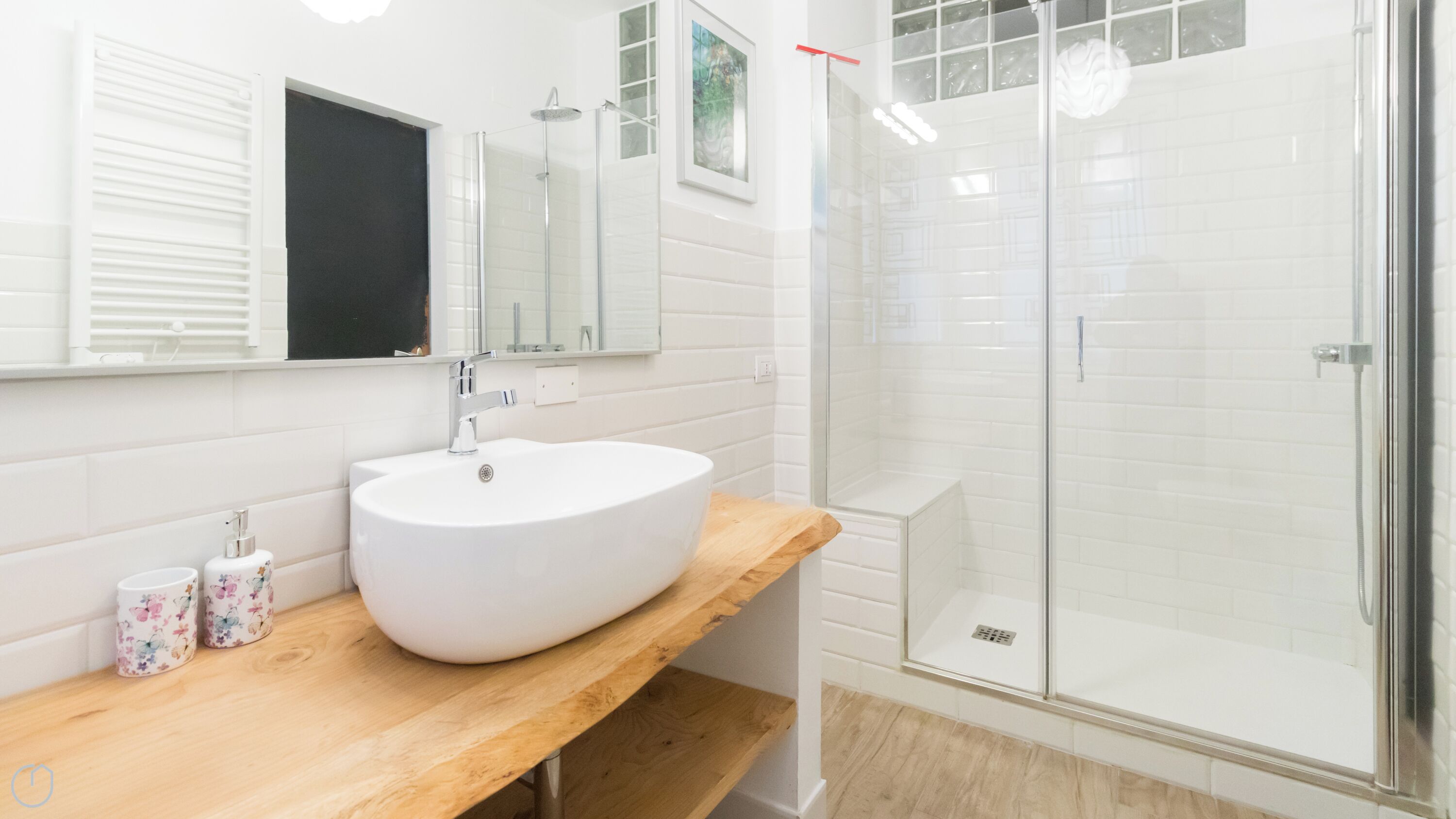 Lejlighed (2 Bedrooms) | Badeværelse | Bruser, gratis toiletartikler, hårtørrer, bidet