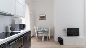 Micro-ondes, four, plaque de cuisson, lave-vaisselle