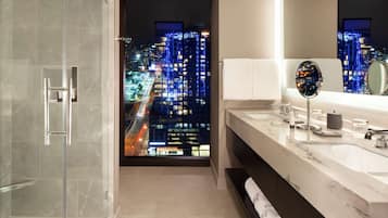 Grand Suite, 1 King Bed, Corner | Bathroom