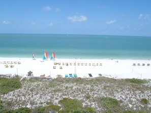 Am Strand, Liegestühle, Strandtücher