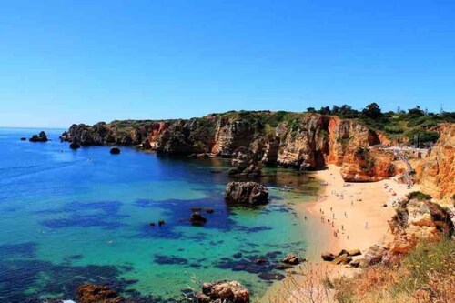 Beautiful Seaview 1 Bdrm Apt above Beach