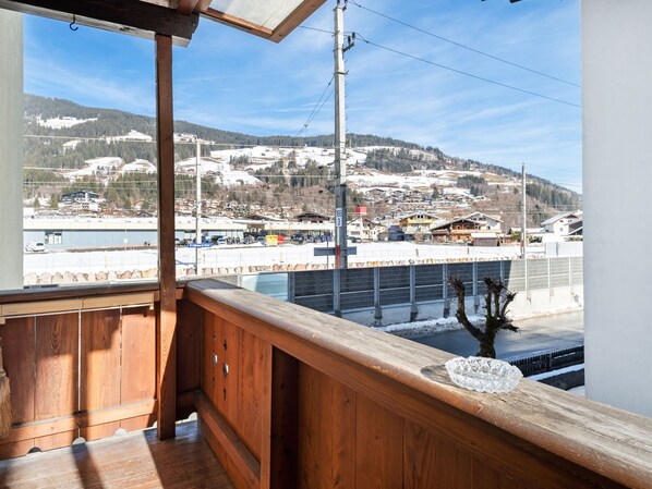 Apartment | Balcony - Elegant Apartment in Kirchberg in Tirol With Balcony (Kirchberg in Tirol)