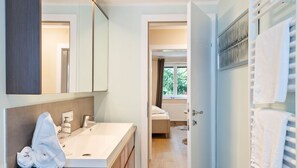 Apartment | Bathroom - Elegant Apartment in Kirchberg in Tirol With Balcony (Kirchberg in Tirol)