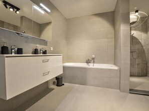 Ferienhaus | Badezimmer | Badewanne