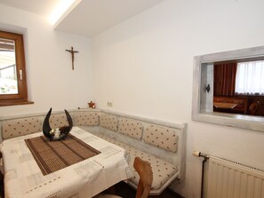 Dining - Child-friendly Apartment in Buch With Swimming Pool (Buch in Tirol)