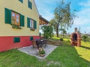Garden - Holiday Home in Gersdorf Near a Swimming Lake (Gersdorf an der Feistritz)