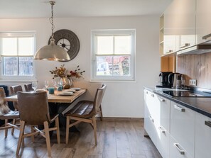 Fridge, oven, dishwasher - Spacious Holiday Home for Large Families in the Centre (Neukirchen am Grossvenediger)