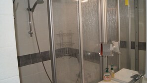 Bathroom - Small Apartment in Hahnenklee With Balcony and use of Sauna and Swimming Pool (Goslar)