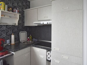 Apartment | Eigene Küche | Wasserkocher mit Kaffee-/Teezubehör, Kühlschrank