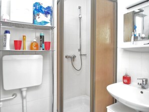 Apartment | Badezimmer | Dusche, Handtücher