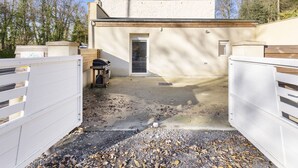 Exterior - Modern Holiday Home in Commes Nearby Sea (Commes)