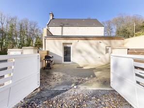 Exterior - Modern Holiday Home in Commes Nearby Sea (Commes)