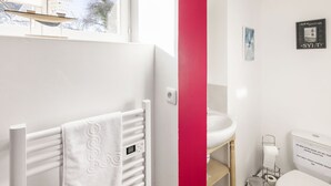 House | Bathroom - Modern Holiday Home in Commes Nearby Sea (Commes)