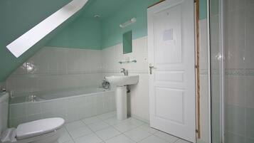 House | Bathroom | Bathtub, towels