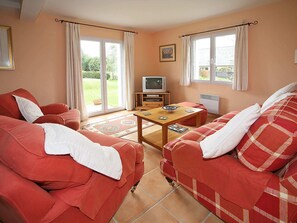 House | Living room | DVD player - Classic Holiday Home in Riec-sur-bélon With Private Garden (Riec-sur-Belon)