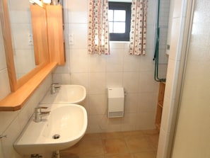 Apartment | Bathroom