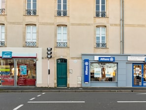 Exterior - Modern & Spacious Apartment in Downtown Bayeux (Bayeux)