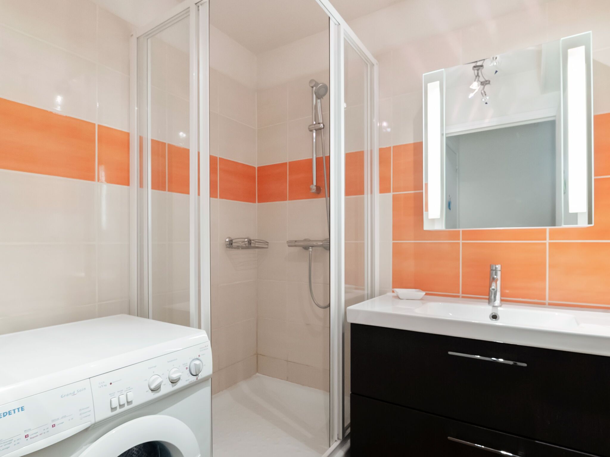 Apartment | Bilik Mandi | Pancuran mandi, pengering rambut, tuala disediakan 