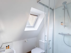 Apartment | Bathroom | Shower, hair dryer, towels - Cozy Apartment in Maisy Near Sea (Grandcamp-Maisy)