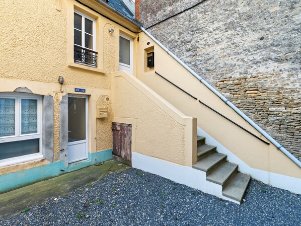 Apartment | Exterior - Cozy Apartment in Maisy Near Sea (Grandcamp-Maisy)