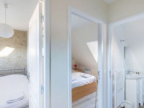 2 bedrooms, bed sheets - Cozy Apartment in Maisy Near Sea (Grandcamp-Maisy)