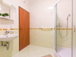 Apartment | Bathroom | Shower, hair dryer