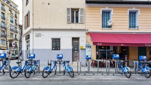 Luokittelematon kuva, 2 kautta 30, painike