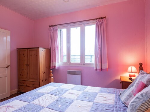 Decent Holiday Home Saint-servais With Garden