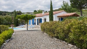 A villa with a swimming pool, surrounded by greenery and a gravel path. - Modern Villa in Camplong With Private Pool (Felines-Minervois)