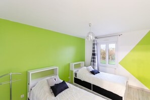 House - Tranquil Garden Retreat by the Sea (Englesqueville-la-Percee)