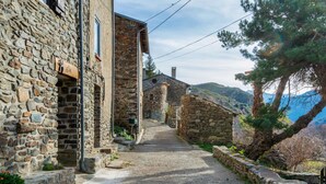 Exterior - Gorgeous Holiday Home in Urbanya With Garden (Urbanya)